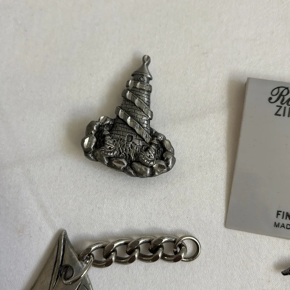 Vintage 1980s lot of signed pewter figures and pins - Picture 4 of 10